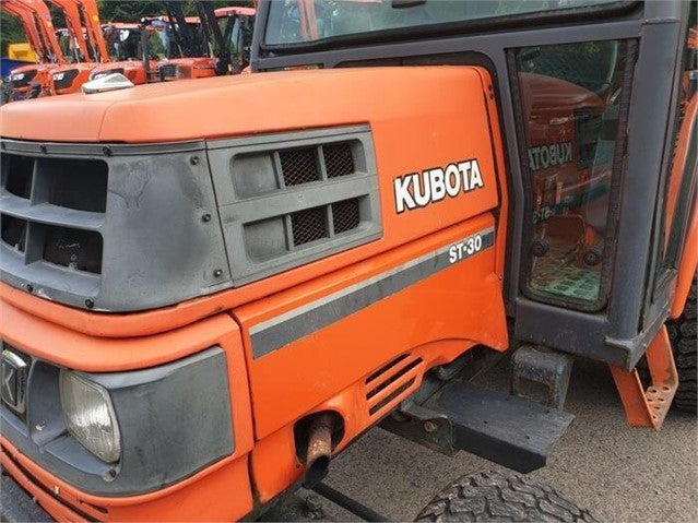 Équipement agricole compact Kubota ST30 – 3 404 h – 4x4 – Cabine – HST