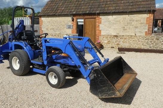 Micro-tracteur Iseki TH4335 – 2015 – 374 h – Équipements terrassement