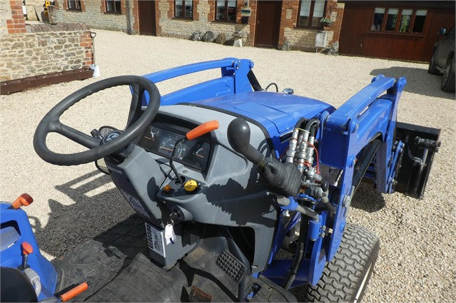 Micro-tracteur Iseki TH4335 – 2015 – 374 h – Équipements terrassement