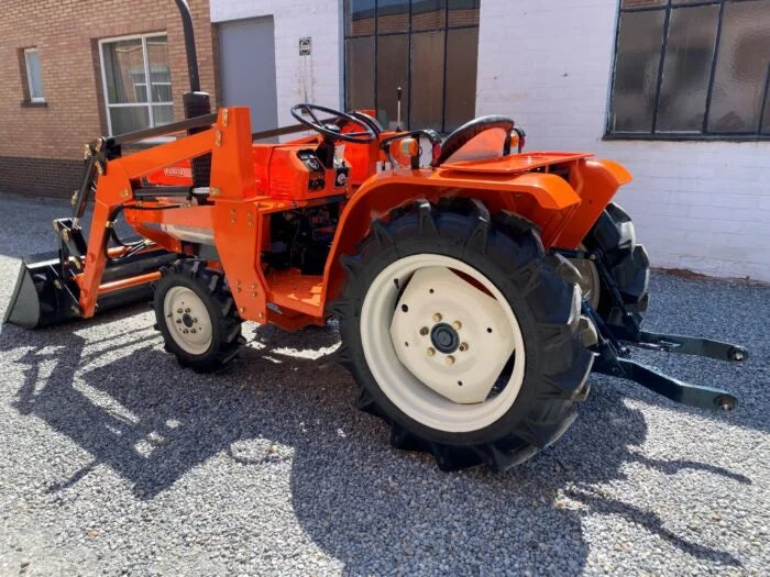 Micro-tracteur Kubota B1600D – 20 ch – 4RM – Chargeur neuf inclus