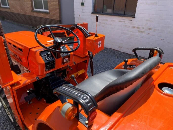 Micro-tracteur Kubota B1600D – 20 ch – 4RM – Chargeur neuf inclus