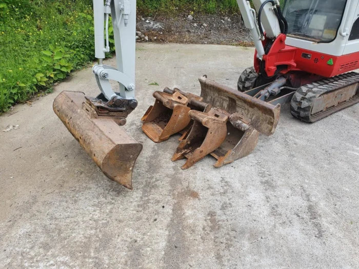 Mini-pelle Takeuchi TB014 – 2005 – 1 548 h – Occasion