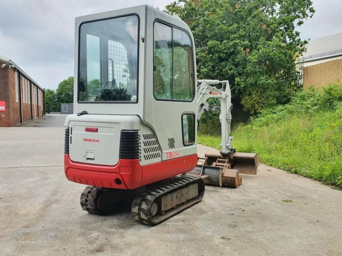 Mini-pelle Takeuchi TB014 – 2005 – 1 548 h – Occasion