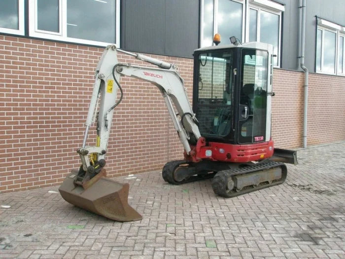 Mini-pelle Takeuchi TB23R – 2012 – 4 150 h – Occasion